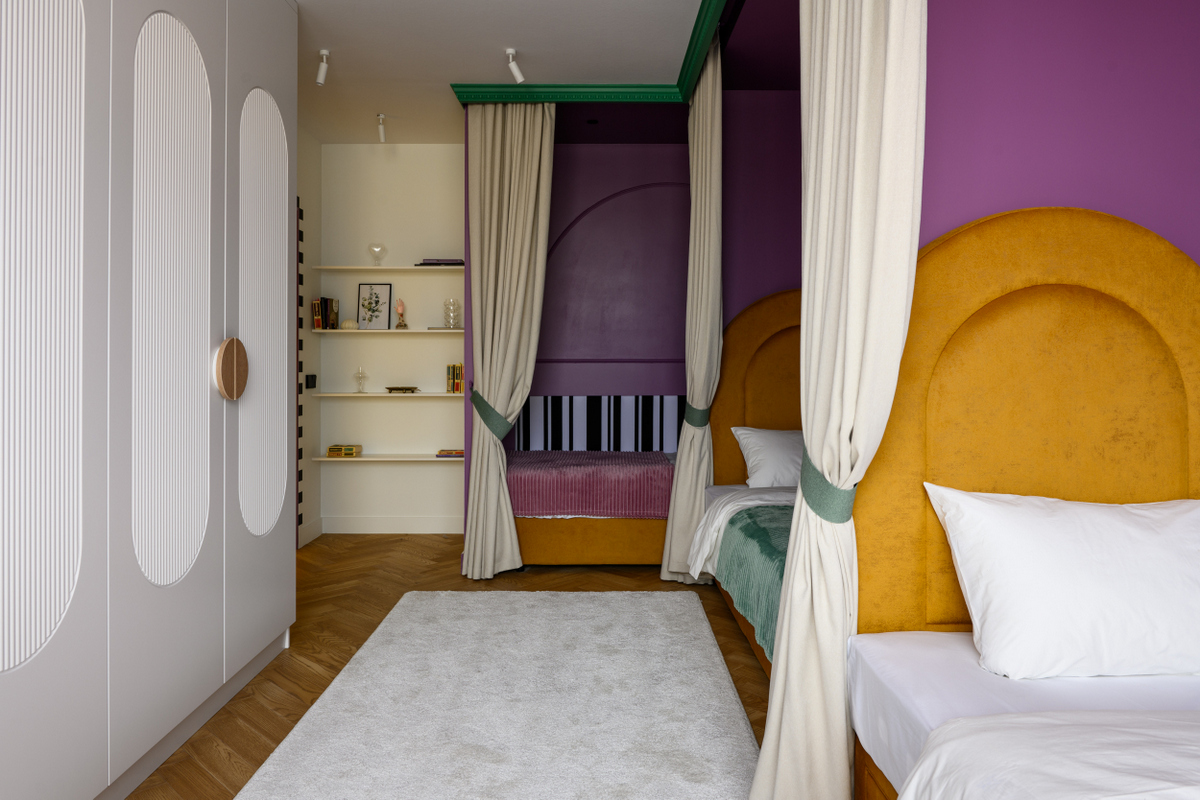 Lamarty laminated chipboard in the “Kvartirny Vopros” project. Three-room children's space under a blooming magnolia