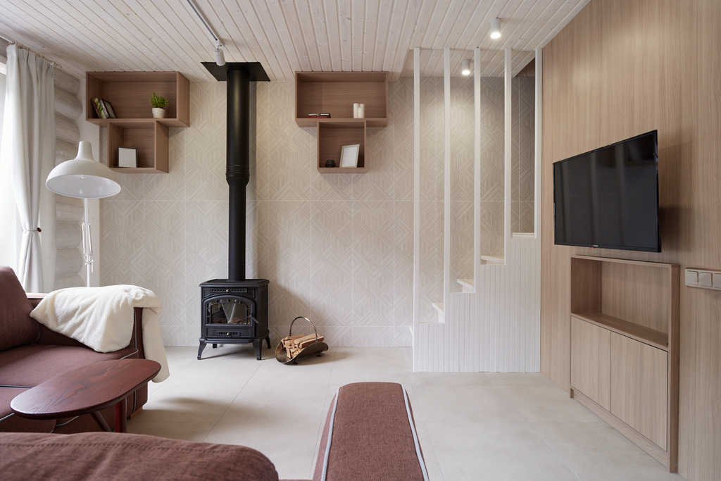 Chipboard Lamarty in the "Dachny otvet" project on the NTV channel. Kitchen-living room with stairs in the closet