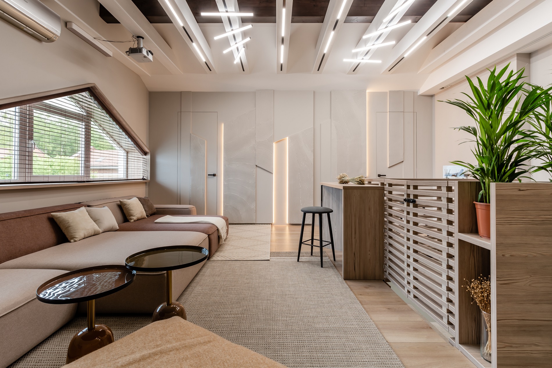 Lamarty сhipboard  and  SyPly plywood in the design project "Dachny otvet" on NTV. Tropical attic with rabbit hole