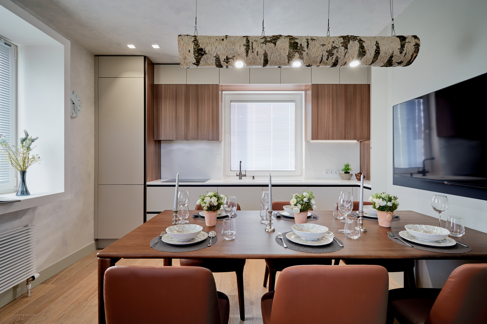 Lamarty in "Noce Mondiale" decor and SyPly plywood in "Dachny Otvet" project on NTV. Kitchen in a birch grove.