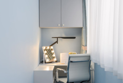 Рабочий стол на балконе (<a style='text-decoration:underline;' href='/lamarty/decors/aluminum.html'>Алюминий</a>)