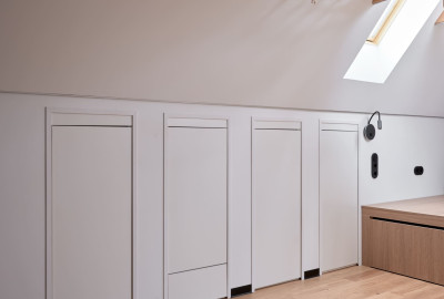 Wardrobe in niches under the roof slopes (White)