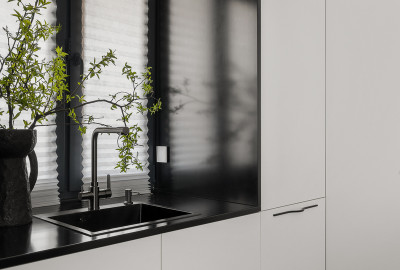 Kitchen furniture (White crystal)