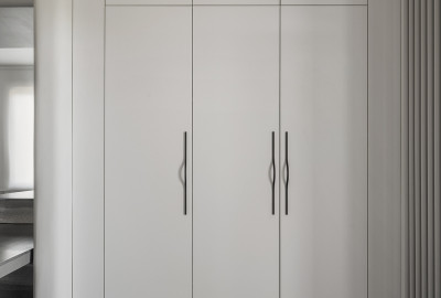 Гардеробный шкаф (<a style='text-decoration:underline;' href='/lamarty/decors/white_crystal.html'>Белый кристалл</a>)